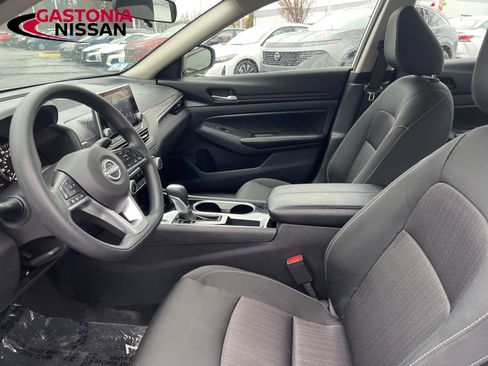 Used 2024 Nissan Altima 2.5 SV image 37