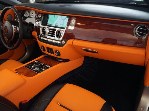 Used 2018 Rolls-Royce Dawn RWD image 12