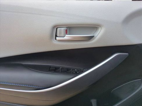 Used 2022 Toyota Corolla SE w/ SE Premium Package FWD image 11