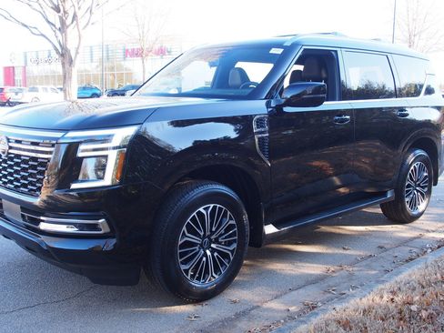 Used 2026 Nissan Armada Platinum AWD/4WD image 3
