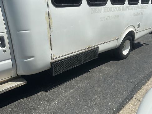 Used 2003 Ford E-450 and Econoline 450 RWD image 18