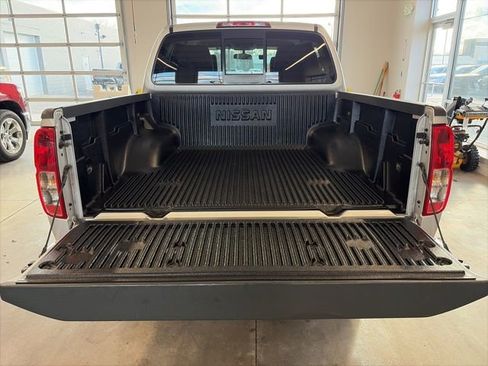 Used 2019 Nissan Frontier SV image 10
