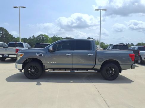 Used 2017 Nissan Titan SL w/ SL Towing Convenience Package AWD/4WD image 8