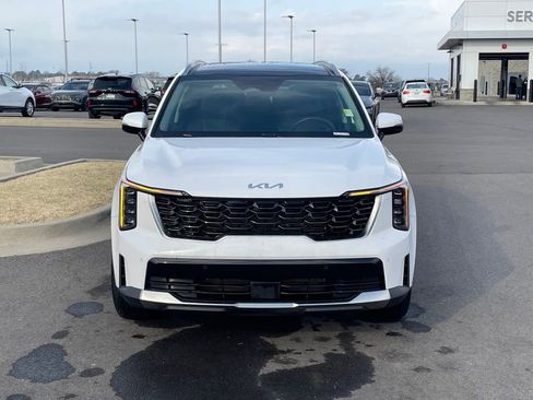 Certified 2025 Kia Sorento S w/ Panoramic Sunroof Package image 2