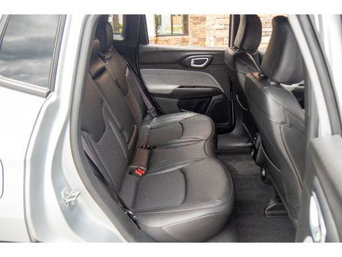Used 2025 Jeep Compass Latitude AWD/4WD image 19
