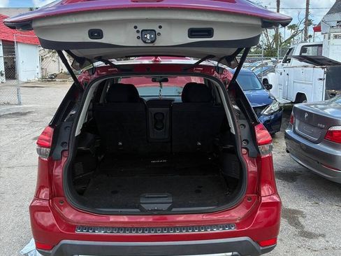Used 2017 Nissan Rogue SV w/ Sun & Sound Touring Package FWD image 11