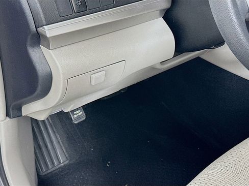 Used 2012 Toyota Camry LE image 10