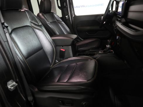 Used 2025 Jeep Wrangler Sahara image 20