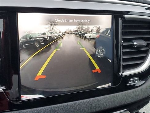 Certified 2020 Chrysler Pacifica Touring-L image 25