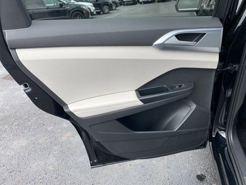 New 2025 Volkswagen Taos SE image 71