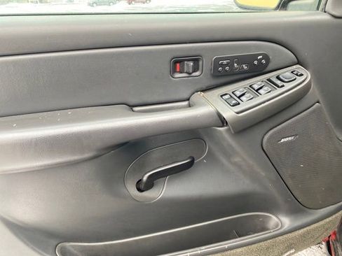 Used 2003 Chevrolet Avalanche Base w/ Suspension Package, Off-Road image 14