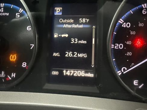 Used 2018 Toyota RAV4 XLE AWD/4WD image 13