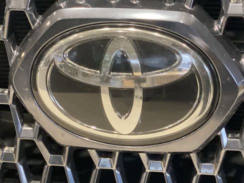 Used 2019 Toyota Tacoma TRD Off-Road image 10