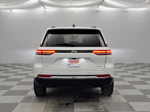 Used 2023 Jeep Grand Cherokee Laredo AWD/4WD image 8