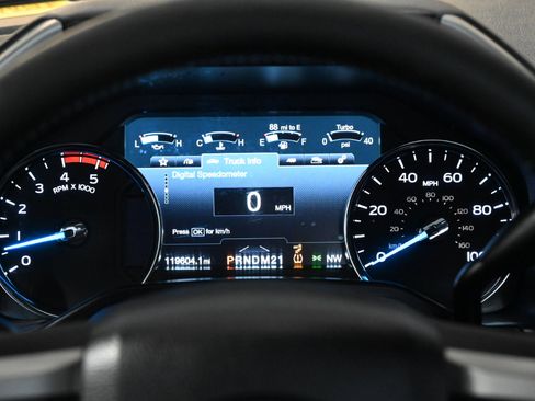 Used 2017 Ford F250 Lariat w/ Lariat Ultimate Package image 31