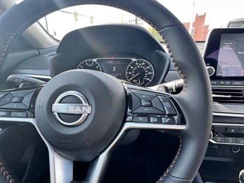 New 2025 Nissan Altima 2.5 SR image 18