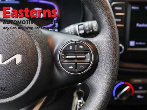 Used 2023 Kia Soul LX w/ LX Technology Package image 16