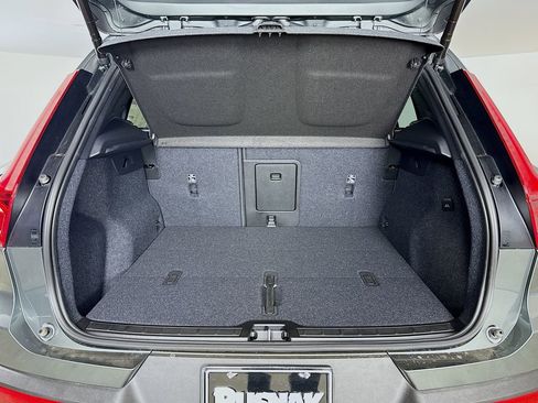 Used 2026 Volvo XC40 B5 Plus w/ Protection Package Premier image 27