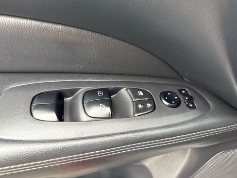 Used 2015 Nissan Pathfinder SL FWD image 26