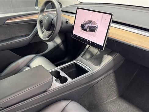 Used 2024 Tesla Model Y Long Range image 12