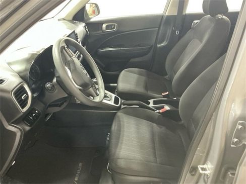 Used 2020 Hyundai Venue SE image 9