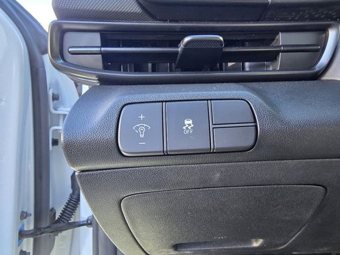 Used 2025 Hyundai Elantra Sport image 30