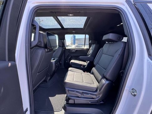 New 2025 Chevrolet Suburban RST w/ RST Capability Package AWD/4WD image 9
