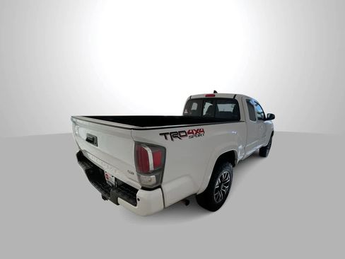 Used 2020 Toyota Tacoma TRD Sport w/ TRD Premium Sport Package AWD/4WD image 8