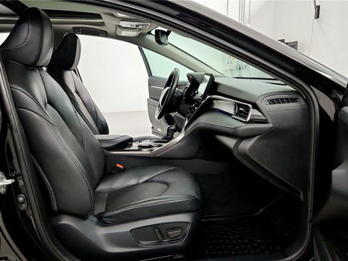 Used 2023 Toyota Camry XSE w/ Cold Weather Package image 17