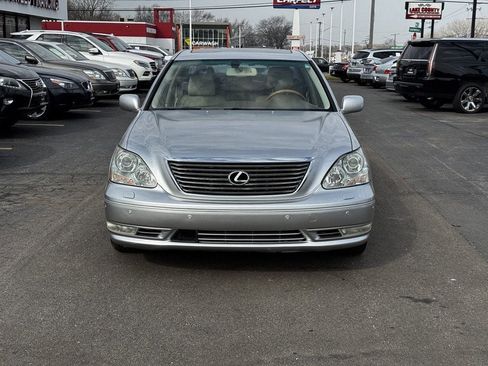 Used 2005 Lexus LS 430 RWD image 2