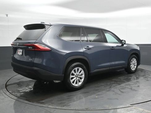 Used 2024 Toyota Grand Highlander XLE image 4