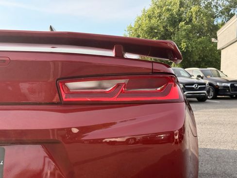 Used 2018 Chevrolet Camaro LT RWD image 10