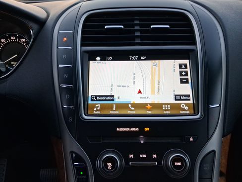 Used 2016 Lincoln MKX Select w/ Select Plus Package FWD image 19