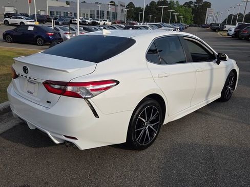 Used 2021 Toyota Camry SE FWD image 12