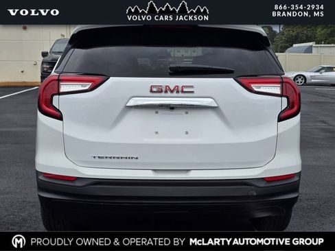 Used 2024 GMC Terrain SLE w/ Driver Convenience Package FWD image 5