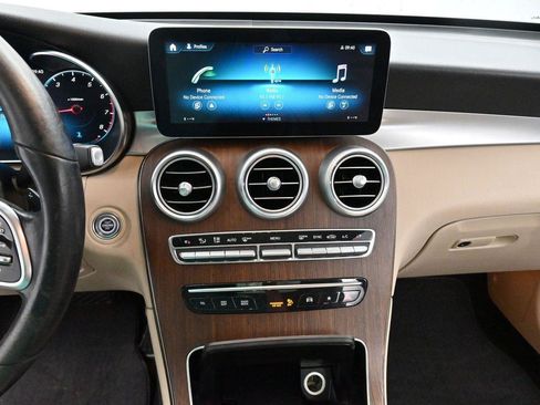 Used 2021 Mercedes-Benz GLC 300 4MATIC image 22
