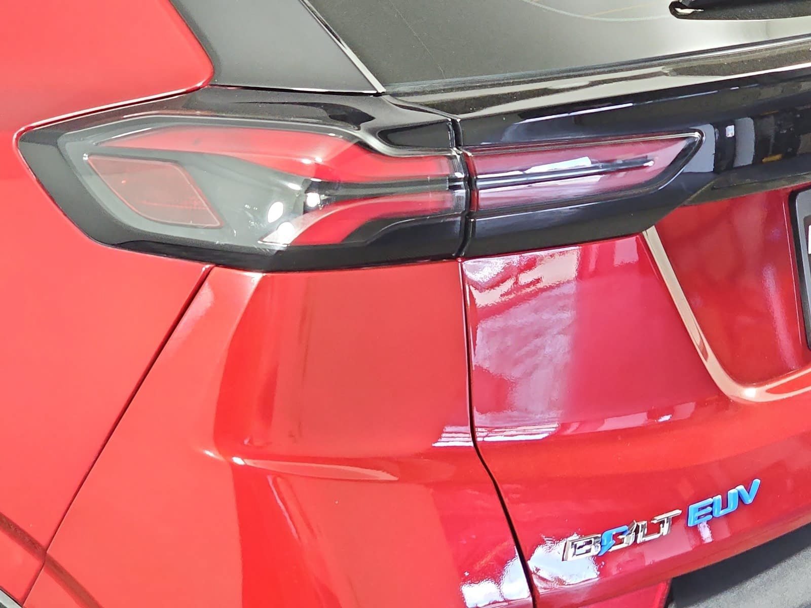 Used 2023 Chevrolet Bolt EUV LT w/ Convenience Package FWD image 29