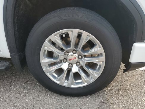 Used 2024 GMC Sierra 1500 Denali RWD image 5