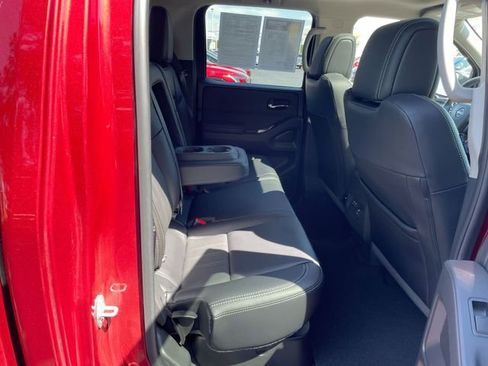 Used 2024 Nissan Frontier SL w/ Technology Package RWD image 18