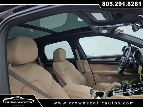 Used 2022 Porsche Cayenne Platinum Edition AWD/4WD image 12