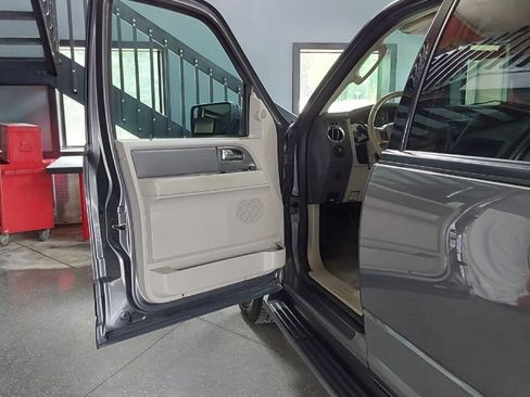 Used 2014 Ford Expedition XLT w/ Leather Seating Package AWD/4WD image 15