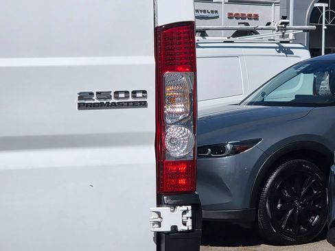 Used 2025 RAM ProMaster 2500 w/ Convenience Group FWD image 8