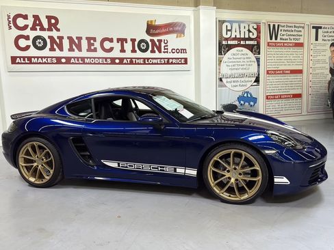 Used 2024 Porsche 718 Cayman image 12