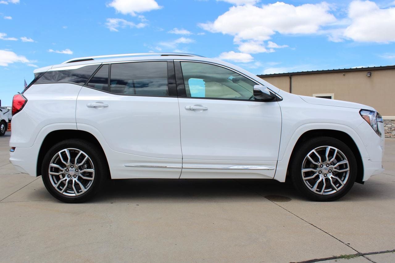 Used 2024 GMC Terrain Denali w/ Denali Premium Package AWD/4WD image 79