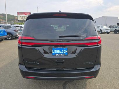 New 2026 Chrysler Pacifica Limited w/ S Appearance Package