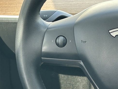 Used 2020 Tesla Model Y Long Range image 18