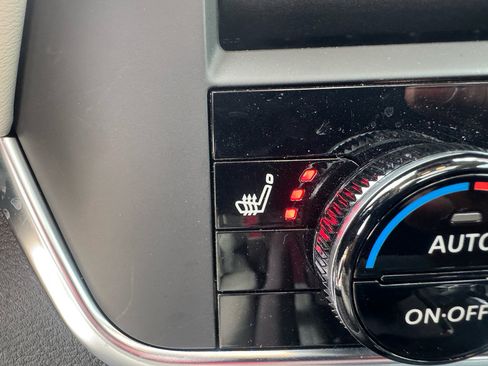 Used 2025 Nissan Rogue SV w/ SV Premium Package FWD image 19
