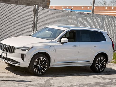 New 2025 Volvo XC90 T8 Plus w/ Protection Package Premier image 6