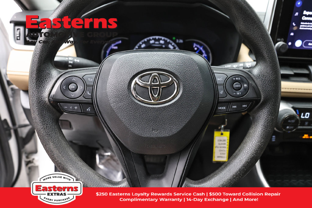 Used 2023 Toyota RAV4 LE AWD/4WD image 11