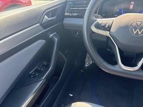 Used 2025 Volkswagen Jetta SE FWD image 27
